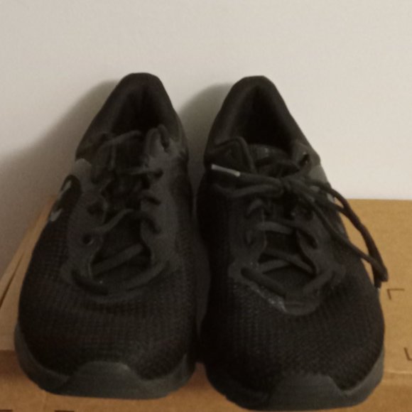 Under Armour UA Black Runners Women's shoes sneakers EUC sz 9.5 - Picture 2 of 6
